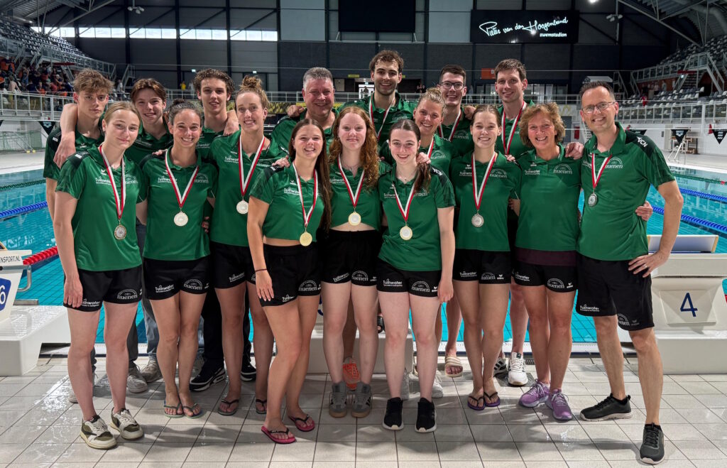 Estafetteteams Z&PV Nuenen bij BZK (1)